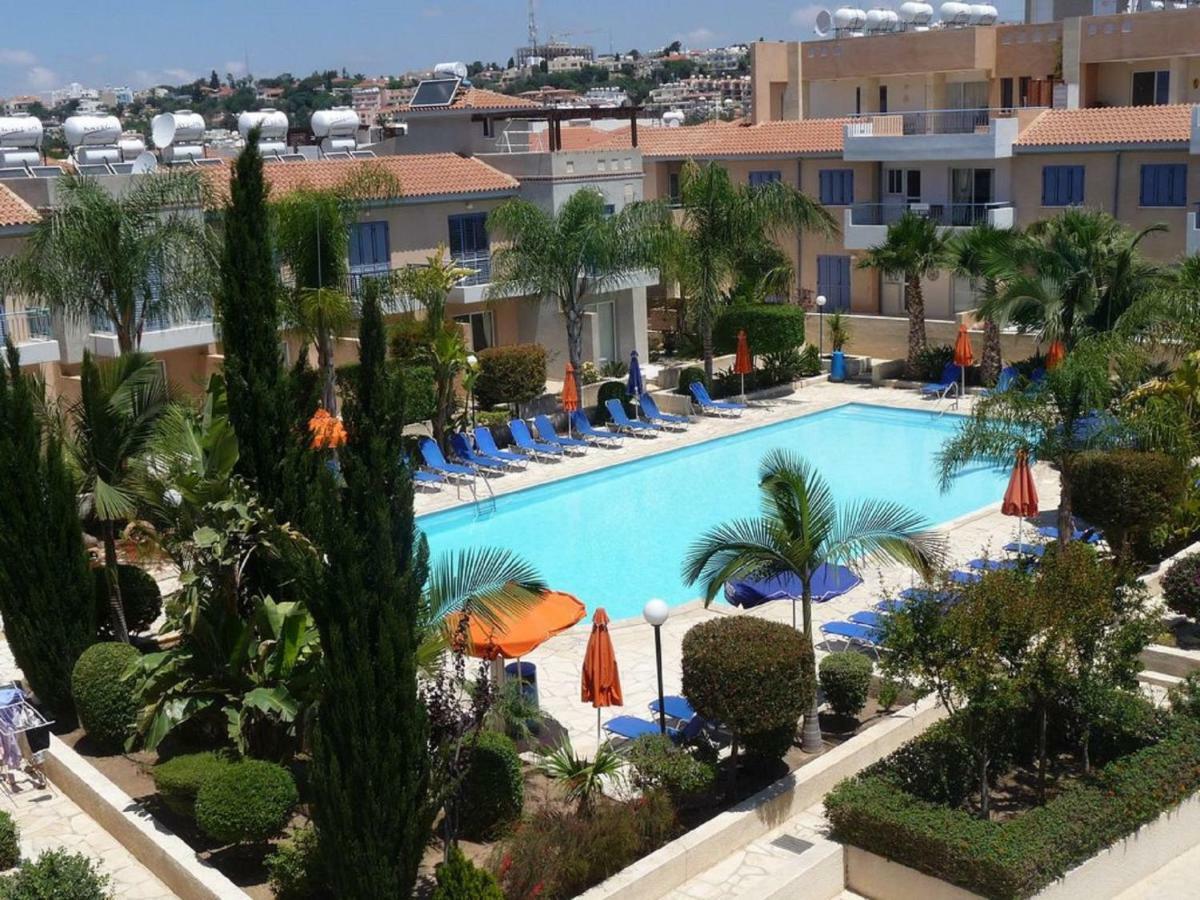 Aurora Townhouse - Complimentary Paphos Airport Transport Villa Buitenkant foto