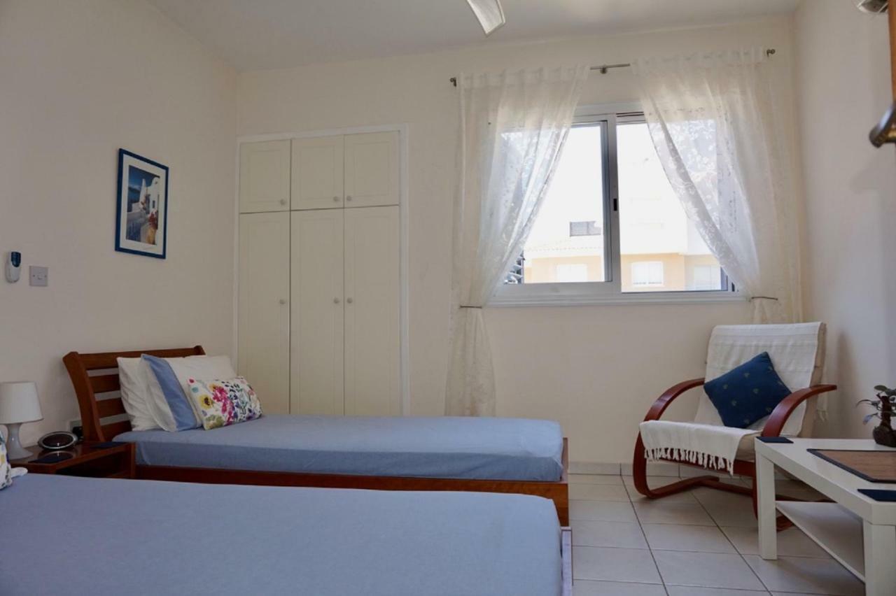 Aurora Townhouse - Complimentary Paphos Airport Transport Villa Buitenkant foto