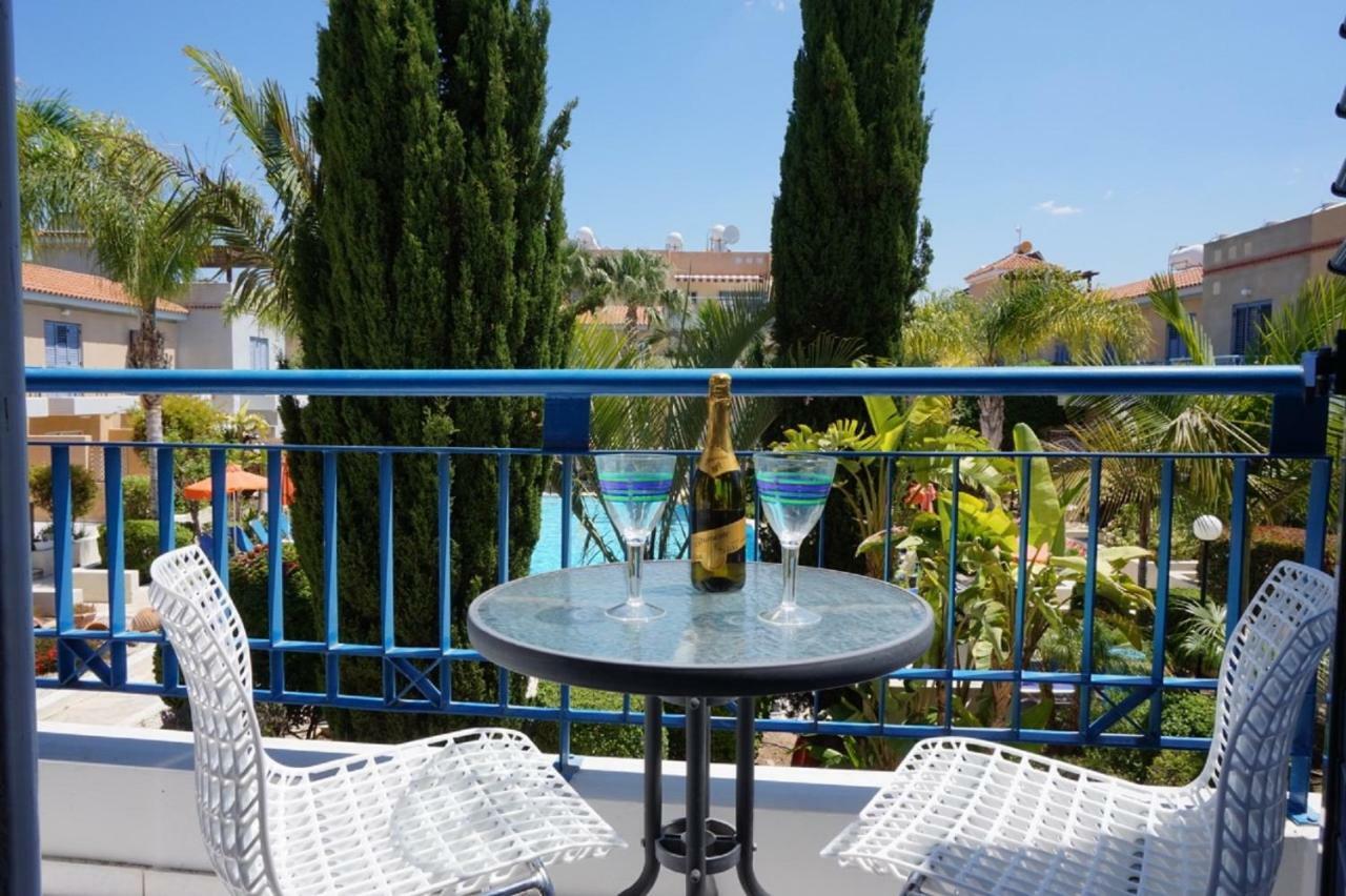 Aurora Townhouse - Complimentary Paphos Airport Transport Villa Buitenkant foto