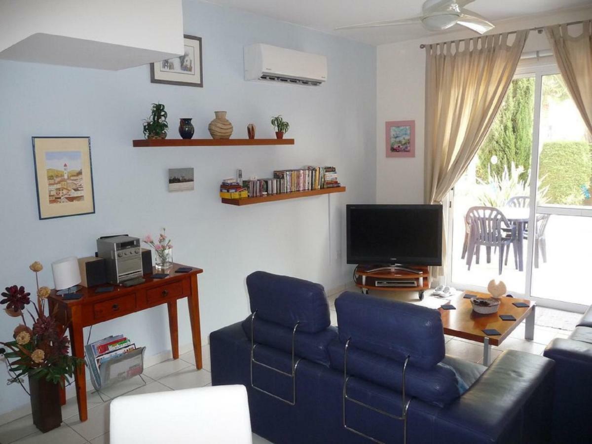 Aurora Townhouse - Complimentary Paphos Airport Transport Villa Buitenkant foto