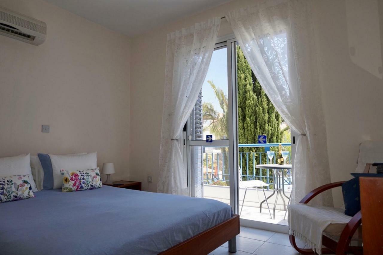 Aurora Townhouse - Complimentary Paphos Airport Transport Villa Buitenkant foto