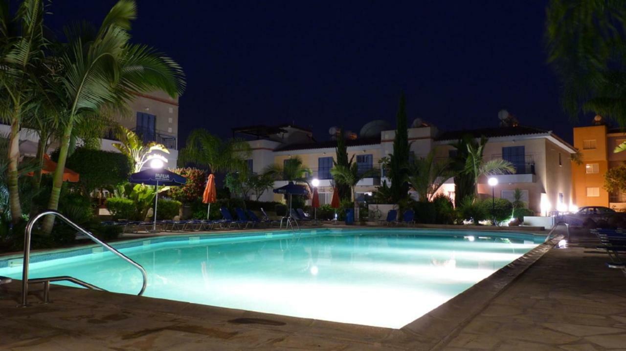 Aurora Townhouse - Complimentary Paphos Airport Transport Villa Buitenkant foto